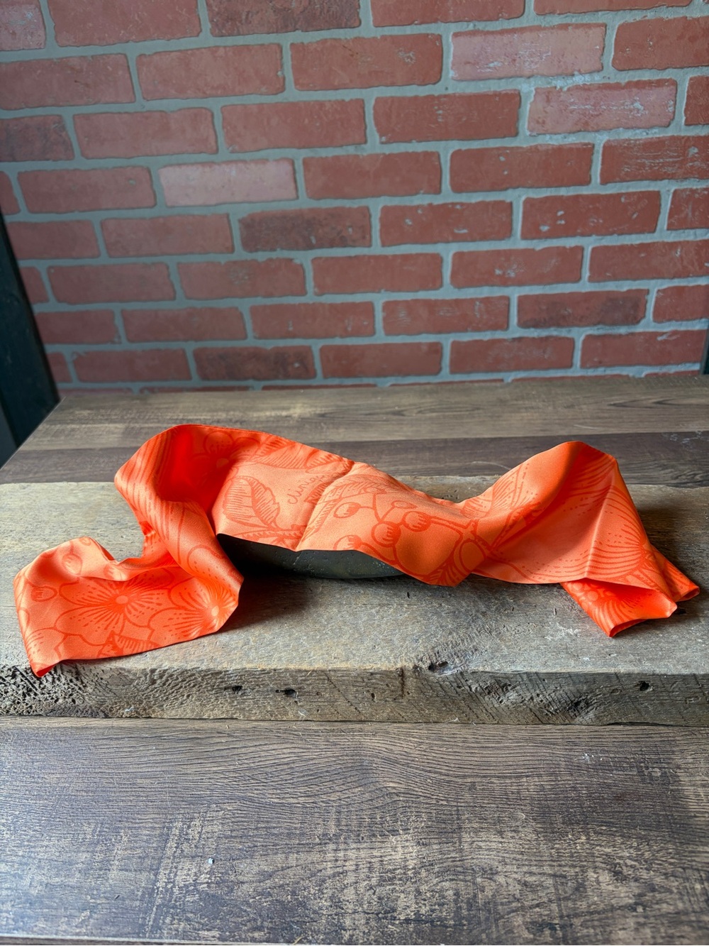 Clinique Promotional Floral Print Orange Satin-Feel Neck Scarf - NWT I BNIP